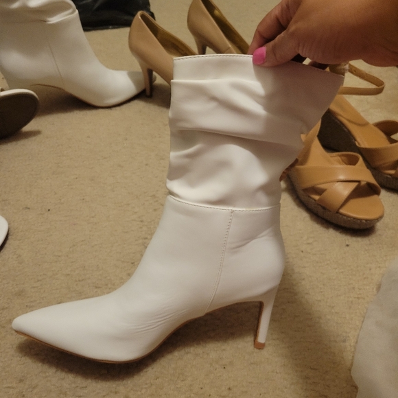 BRAND NEW!! White boots - Picture 2 of 7